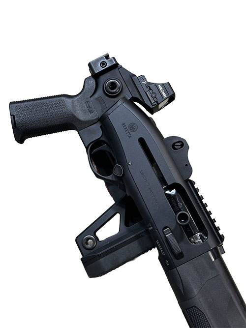 Le Remington 870 Fixed Stock de CHISEL MACHINING offre une durabilité exceptionnelle et un confort optimal pour un tir précis et agréable.